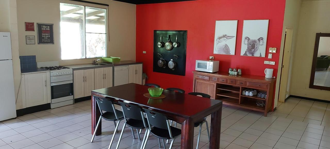 Litchfield Tourist Park Hotell Batchelor Exteriör bild