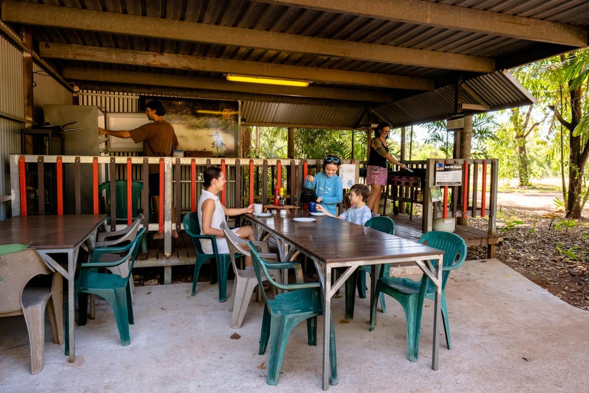 Litchfield Tourist Park Hotell Batchelor Exteriör bild